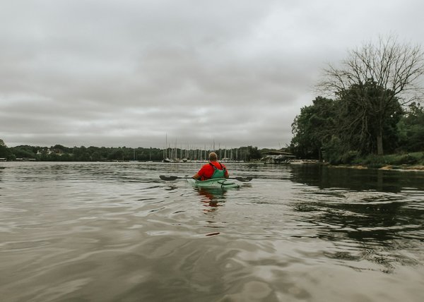 Comment organiser un camping pour une expédition de kayak en région de toundra?