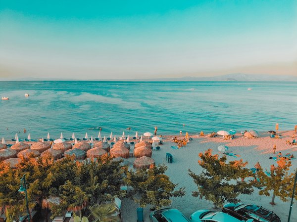 Quels sont les meilleurs conseils pour une croisière en voilier autour des îles Cyclades, Grèce : itinéraires et préparations ?